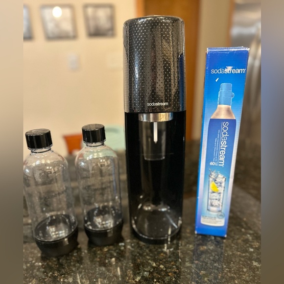 Soda Stream Other - SODA STREAM Black SPT-001 Fizzi Sparkling Water Soda Maker w/ 2 Bottles + CO2